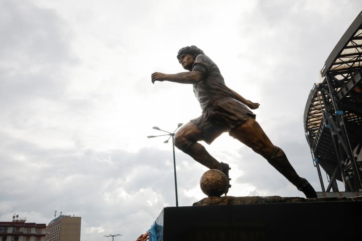 Памятник Диего Марадоне / фото REUTERS