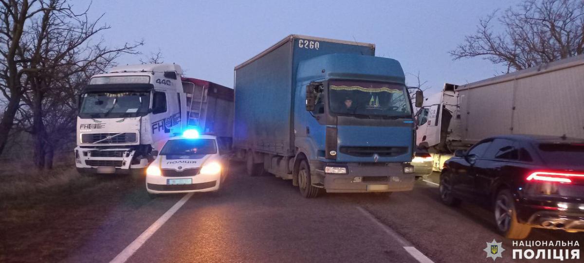 Після зіткнення DAF виїхав на смугу зустрічного руху \ фото Поліція Миколаївської області