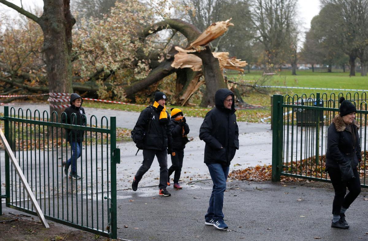 У Великобританії вирує потужний шторм /фото REUTERS