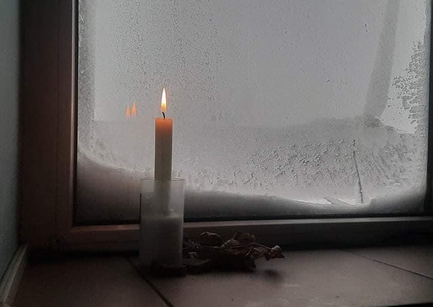 Спасатели зажгли свечу памяти / фото facebook.com/chornogora Спасатели зажгли свечу памяти / фото facebook.com/chornogora