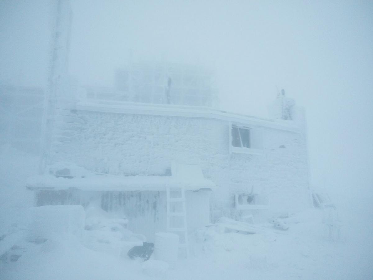 Карпаты заметает снегом / фото Черногорский горный поисково-спасательный пост
