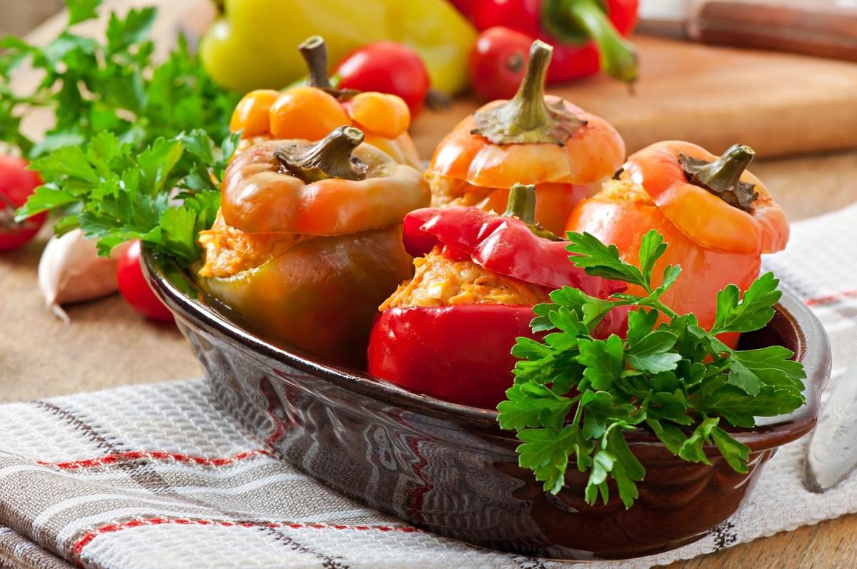Фаршированный перец в томатно-сметанном соусе - пошаговый рецепт с фото