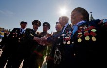 В РФ власти серьезно "прокололись": новость о выплатах ветеранам украсили обложкой американской книги (фото)