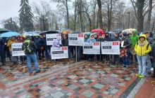 В Киеве проходит марш "антивакцинаторов", центр города сковали пробки (фото, видео)