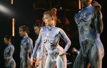 "Ще ніколи не була такою сексуальною": Тіна Кароль в прозорій сукні на голе тіло вразила шанувальників