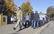 Резніков обговорює доречність скасування призову