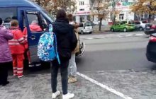 Водителю стало плохо, маршрутка выехала на встречку: в Мелитополе 17-летний парень спас пассажиров
