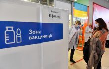 Юрист рассказала, законно ли отстранять от работы невакцинированных и не платить им зарплату