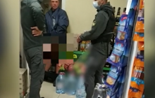 В Одессе мужчина в магазине пытался "расплатиться" половым органом (видео)