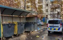 Бездомные нашли на помойке мертвого младенца: думали, что в пакете кукла (фото)