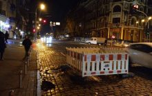 Відкрився портал у підземелля: у центрі Києва провалилася дорога (фото, відео)