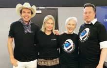 Мама Ілона Маска розповіла, як проводить час з дітьми та онуками: "дивимося в телефони й читаємо контракти"