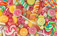 Четырехлетняя девочка съела кислые леденцы и получила ожог на языке: конфета "прожгла дыру" (фото)