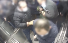 Опубліковано відео переведення Саакашвілі в тюремну лікарню - він чинив опір