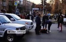 В Харькове внедорожник протаранил группу пешеходов (видео)