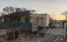 Уничтоженные дома, под завалами – люди: на Донбассе боевики обстреляли поселок (фоторепортаж)