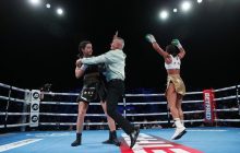 Стала чемпіонкою світу: боксерка перемогла суперницю рідкісним стоячим нокаутом (відео)