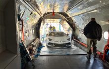 Украина передала Германии в самолете элитные авто Rolls Royce и Lamborghini по делу о мошенничестве (фоторепортаж)