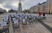 "Порожні стільці": у центрі Києва пройшла акція на підтримку українських політв’язнів у РФ й Криму (фоторепортаж)