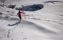 Застрявший в горах турист помог спасателям найти его, написав имя на снегу