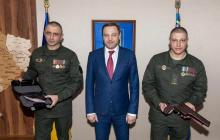 Стало известно, кому отдали наградное оружие Кивы: обнародовано красноречивое фото
