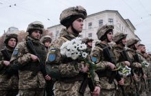 Центром Чернівців пройшла колона військових, які повернулися з ООС (фото)