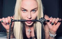 Мадонна показала нецензурные эротические кадры с домашней съемки: позировала с голой грудью