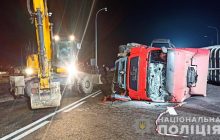 Жертв могло бути більше: очевидиця розповіла деталі ДТП у Харкові, в якій вантажівка розчавила таксі (відео)