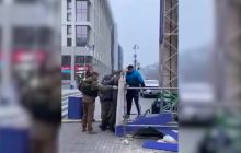 В центре Киева вандал попытался разрушить Ханукию (видео)