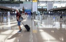 Через штам "Омікрон" іноземцям із низки країн заборонять в'їзд в Україну