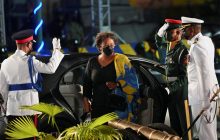 Барбадос став республікою і зняв королеву Єлизавету II з поста глави держави (фоторепортаж)