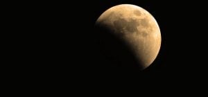 Лунное затмение 28 августа: когда наблюдать и кому оно полностью изменит жизнь
