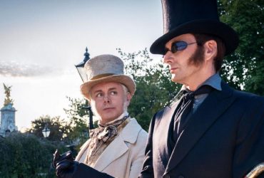 У Терри Пратчетта поделились новыми кадрами со съемок второго сезона Благих знамений