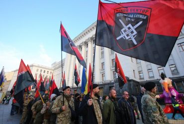 Вбивство активіста у Сумах: Правий сектор пікетував ОП з вимогою розслідувати злочин (фоторепортаж)