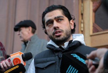 На рабочее место буду прорываться силой: депутат Лерос прокомментировал решение суда