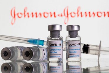 In the United States decided to limit the use of one of the COVID vaccines due to a side effect