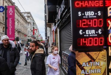 Жителі Туреччини вийшли на масові протести через різке падіння нацвалюти (відео)