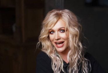 Травесті-діва Монро підлягає призову: За документами - чоловік