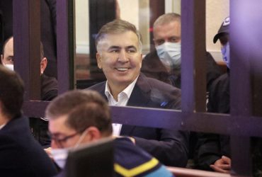 Саакашвілі з в'язниці заявив, що влада Грузії здає країну Путіну