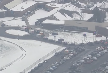 В США подросток устроил стрельбу в школе: есть погибшие и раненые (видео)