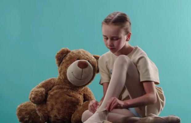 Юная балерина из Горловки довела всех до слез танцем (видео)