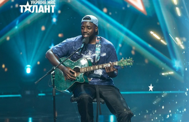 "Україна має талант": афроамериканец "Юра из Коломыи" поразил песней про украинский банош