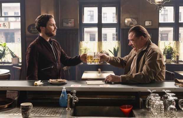 "Плохой сосед" поставит крест на прежней жизни: рецензия на камерный фильм