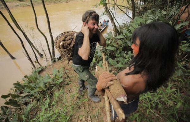 В новом выпуске "Мир наизнанку. Эквадор" Комаров показал блюдо, которое не рискнул бы съесть ни один украинец (видео)