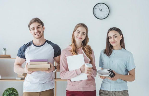 Сьогодні - День студента: оригінальні привітання та яскраві листівки для близьких