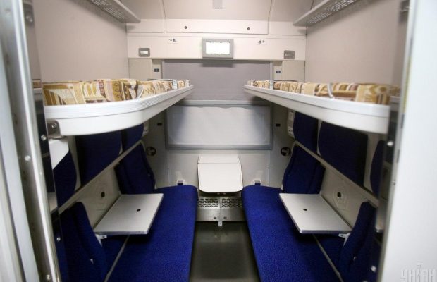 УЗ показала вагони-трансформери з клімат-контролем і кнопкою виклику провідника (фоторепортаж)