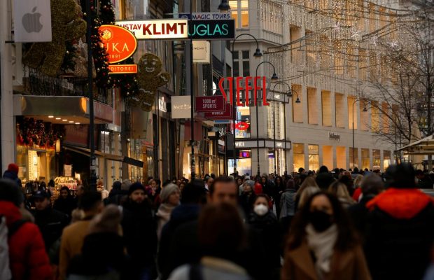 Австрія запровадила локдаун для невакцинованих від COVID-19: що важливо знати українським туристам (відео)