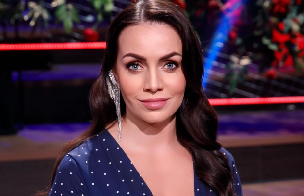 Молодша на 20 років дружина міністра Резнікова похвалилася романтичним подарунком на день народження