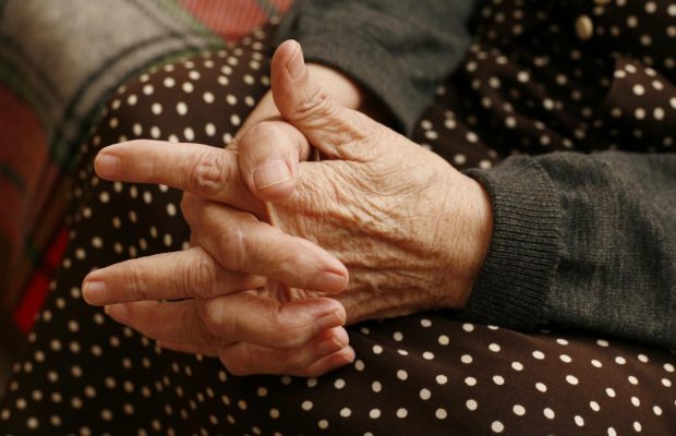 Як розм'якшити грубу і суху шкіру на руках: 7 простих народних рецептів