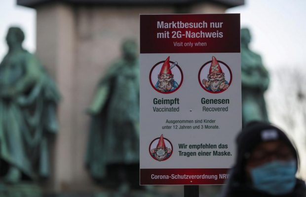 У Німеччині невакцинованим від коронавірусу заборонили вхід до магазинів, кафе та кінотеатрів
